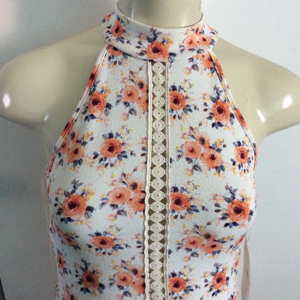 January 7 gorgeous floral fitted Bodice blouse size small NWT